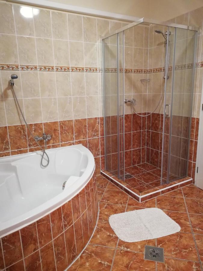 Imola Es Andrea Apartmanhaz Hajdúszoboszló Dış mekan fotoğraf
